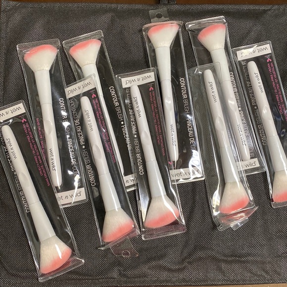 Wet n Wild lot of 9 Contour Brushes - Picture 1 of 3